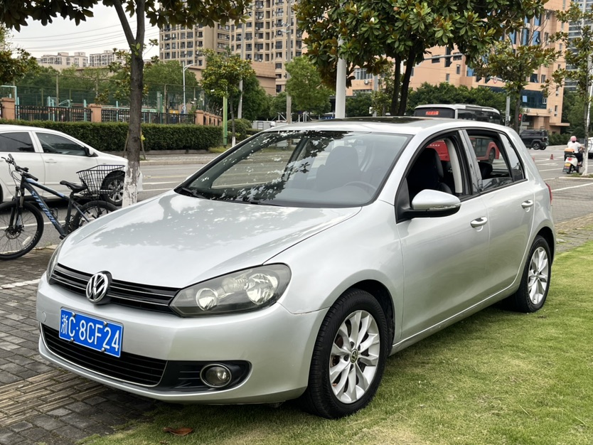Volkswagen Golf 2012 car image #3