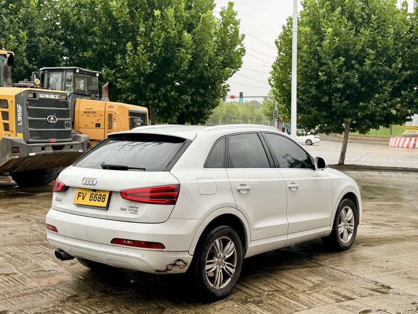 Audi Q3 2015 car image #5