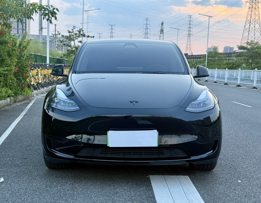 Tesla Model Y 2023 #2 Tesla Model Y 2023 car image #2
