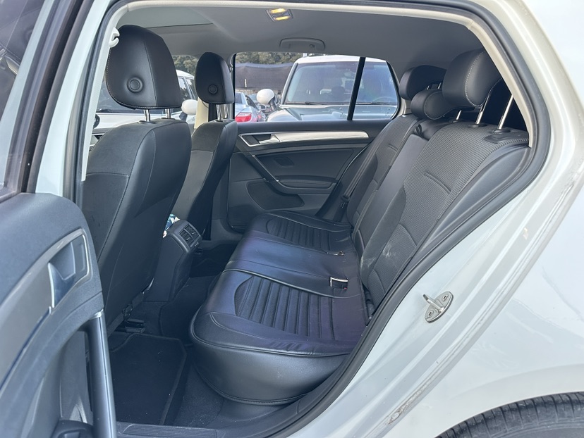 Volkswagen Golf 2018 car image #5
