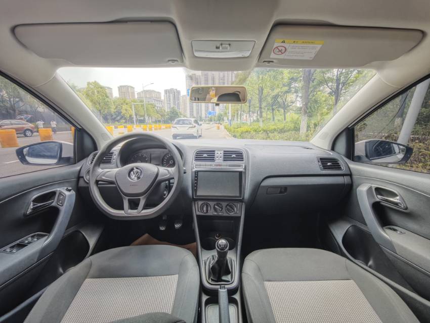 Volkswagen Polo 2014 car image #6