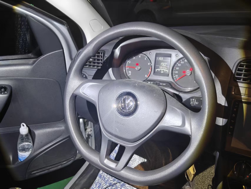 Volkswagen Polo 2016 car image #3