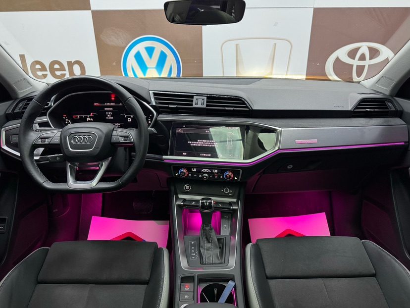 Audi Q3 2022 car image #9
