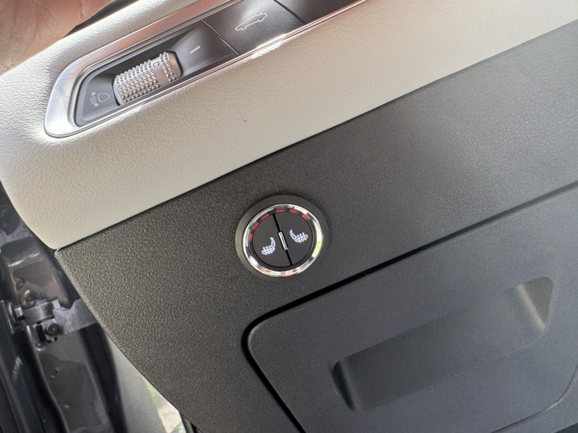 GEELY Emgrand 2021 car image #10