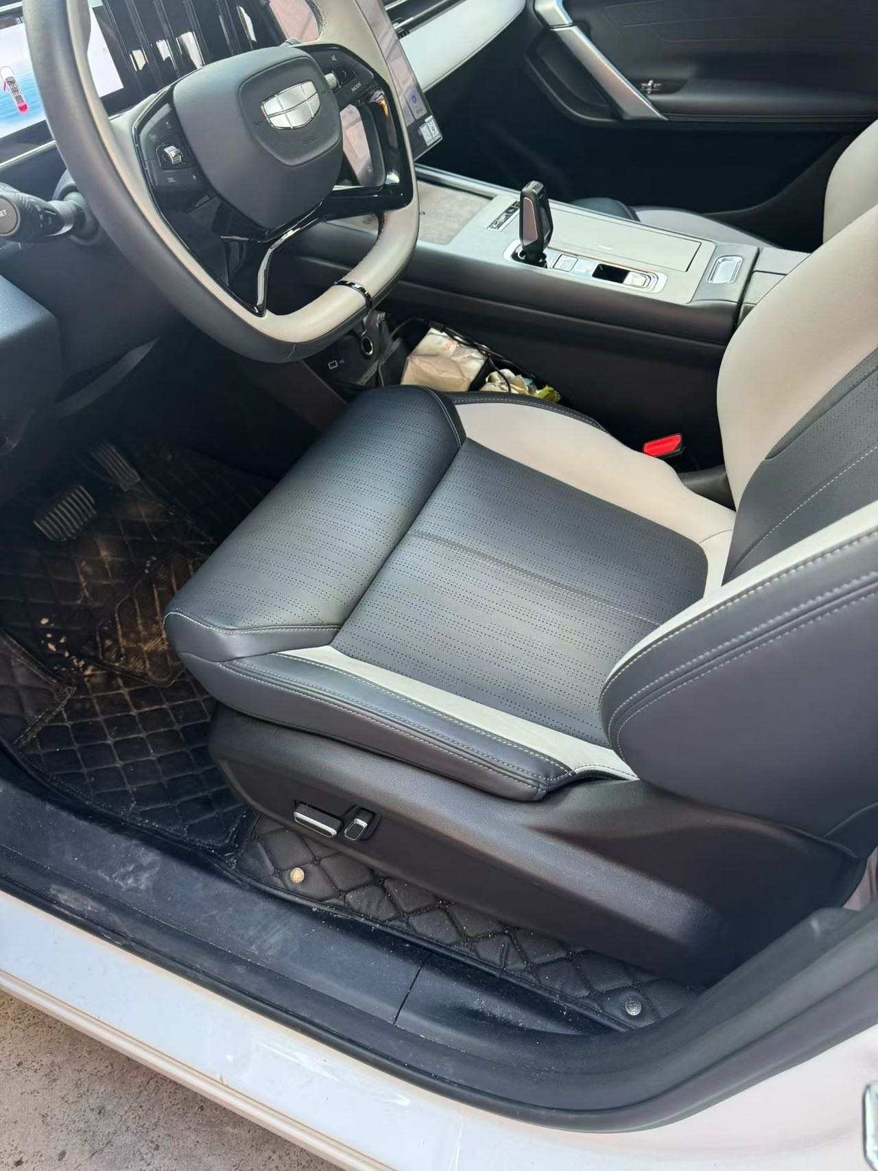 GEELY Boyue L 2024 car image #3