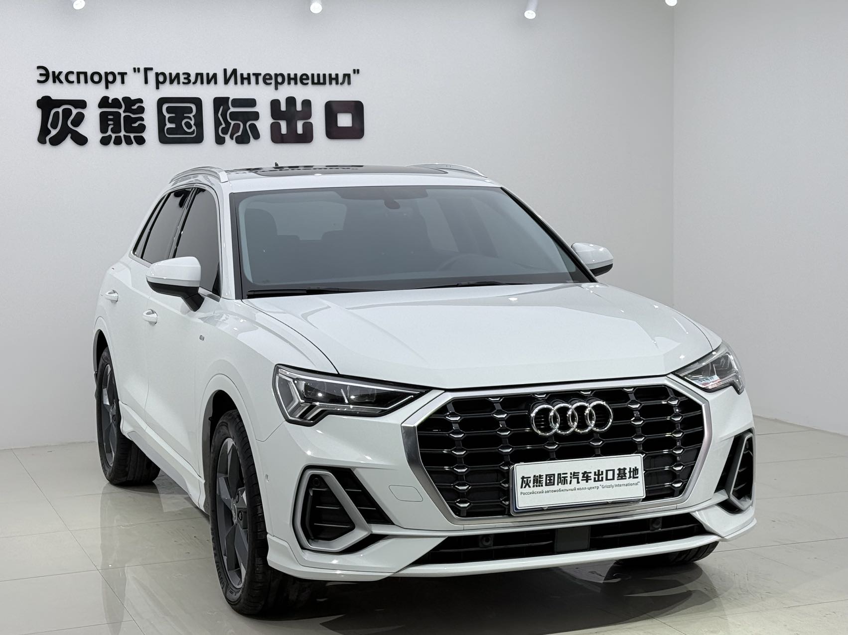 Audi Q3 2022 car image #3
