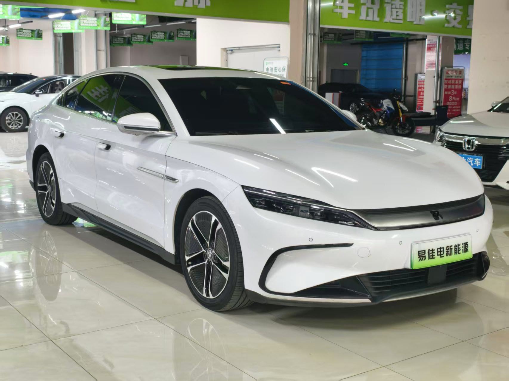 BYD Han 2023 #3 BYD Han 2023 car image #3
