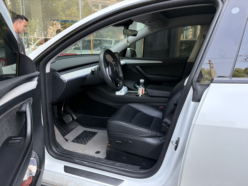 Tesla Model Y 2024 #6 Tesla Model Y 2024 car image #6