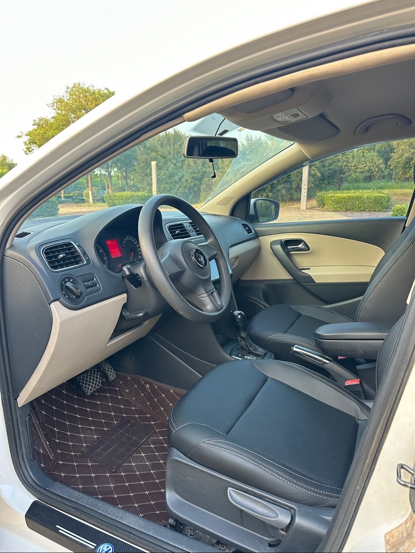 Volkswagen Polo 2013 car image #8