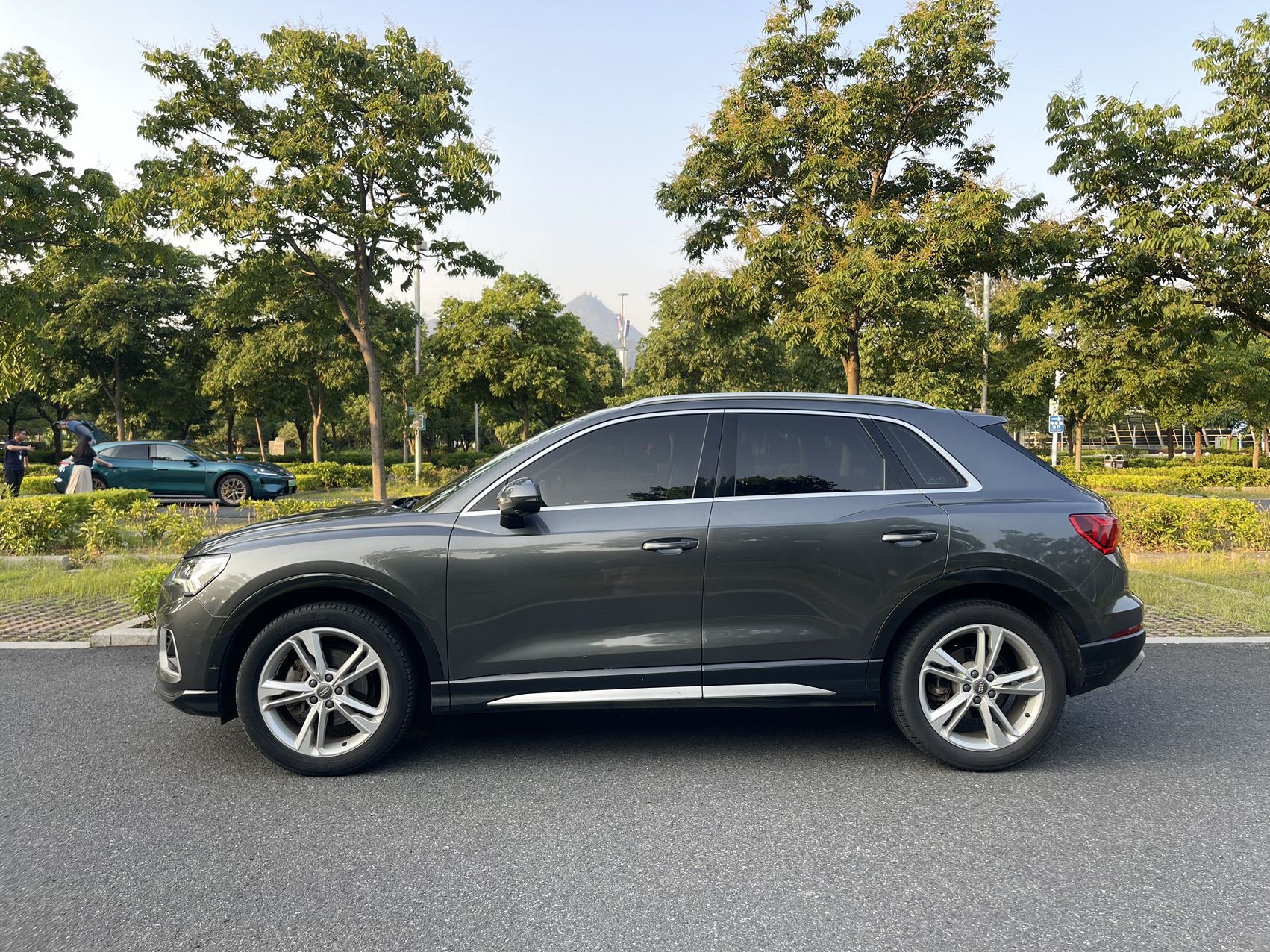 Audi Q3 2019 car image #9