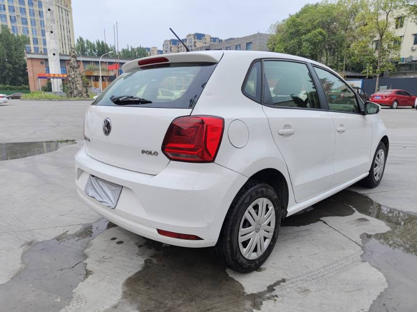 Volkswagen Polo 2014 car image #5