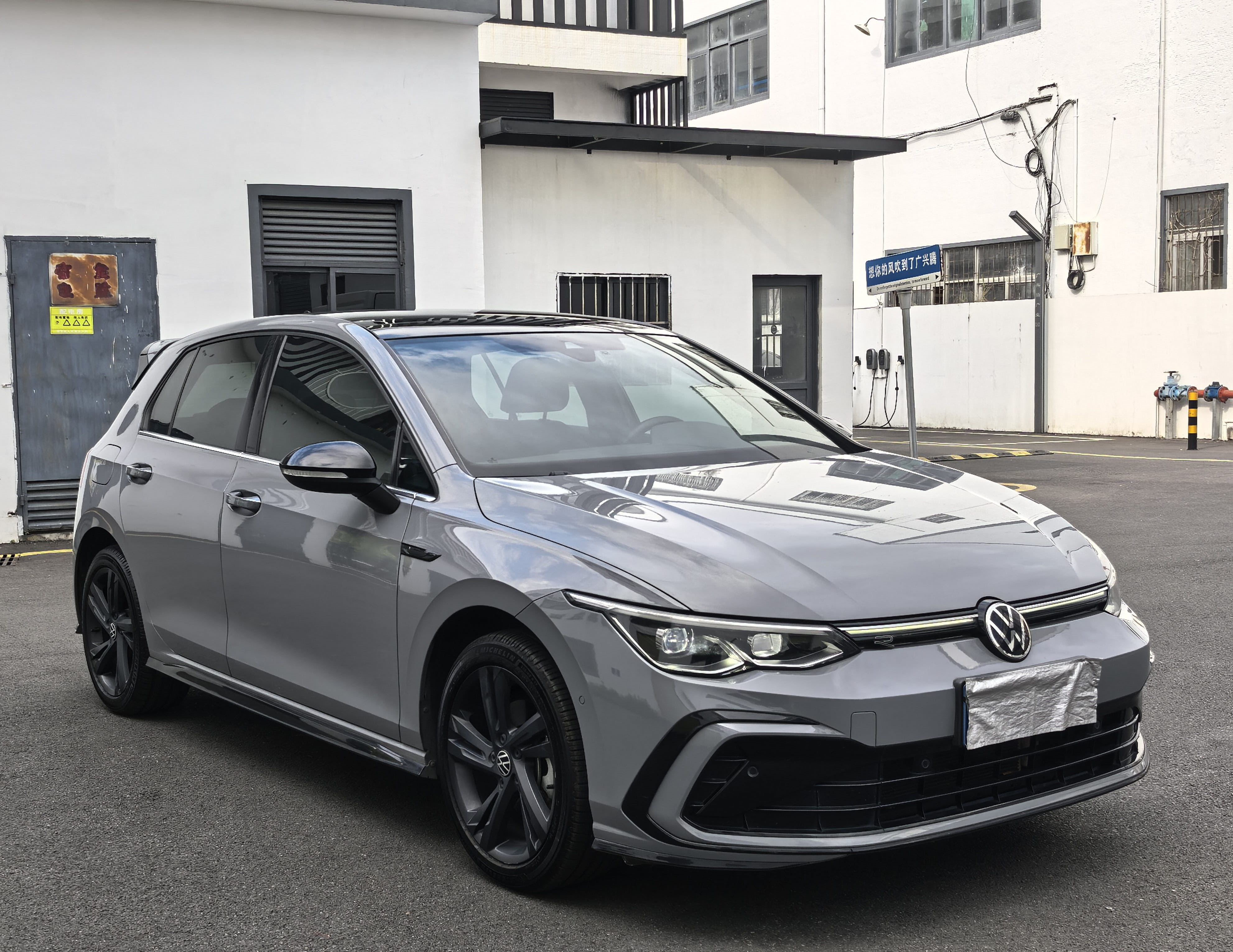 Volkswagen Golf 2021 car image #3