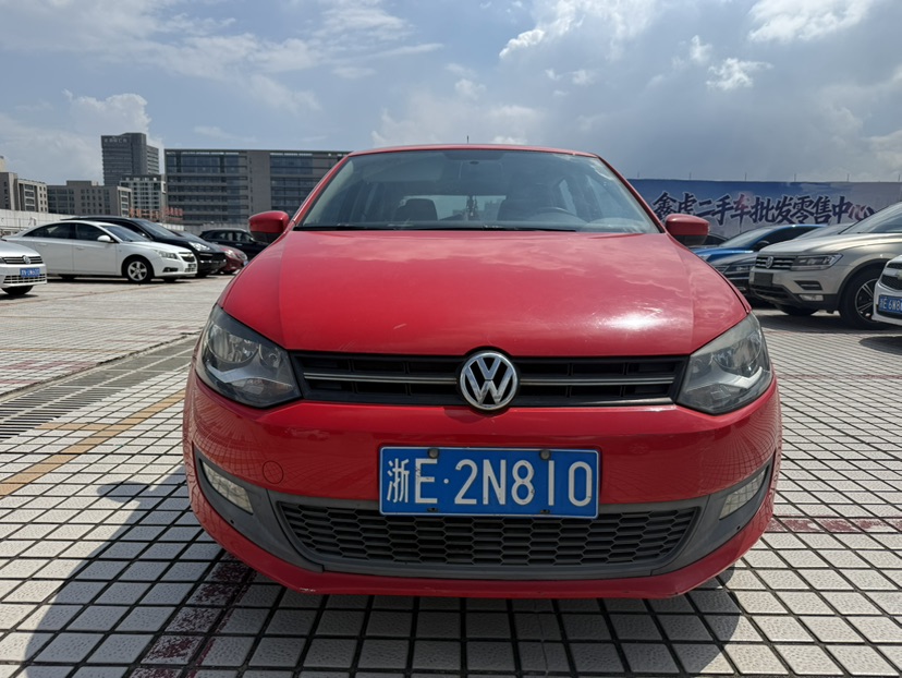 Volkswagen Polo 2014 car image #2