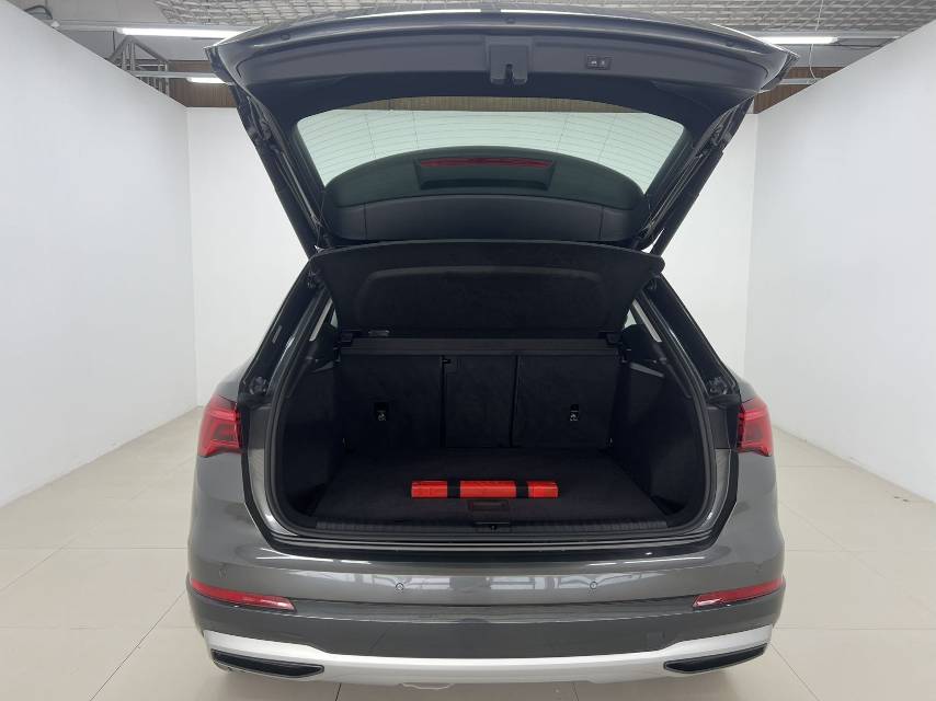 Audi Q3 2022 car image #8