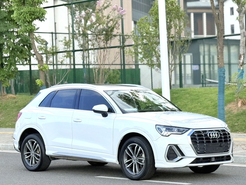 Audi Q3 2020 car image #3