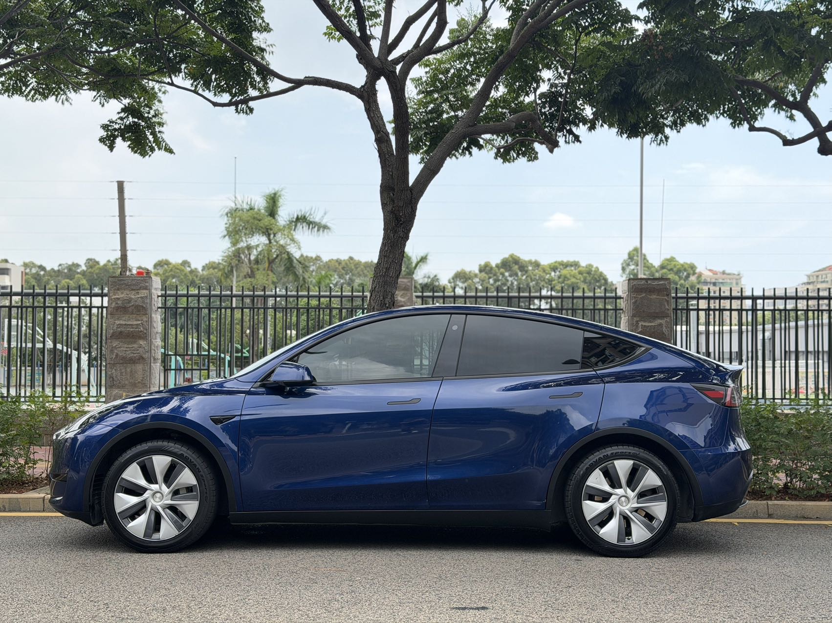 Tesla Model Y 2023 car image #3