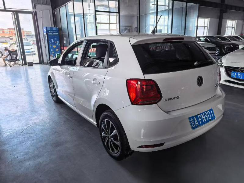 Volkswagen Polo 2016 car image #6