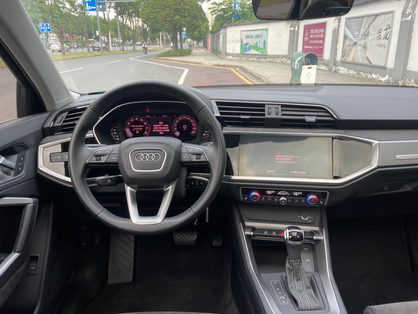 Audi Q3 2022 car image #14