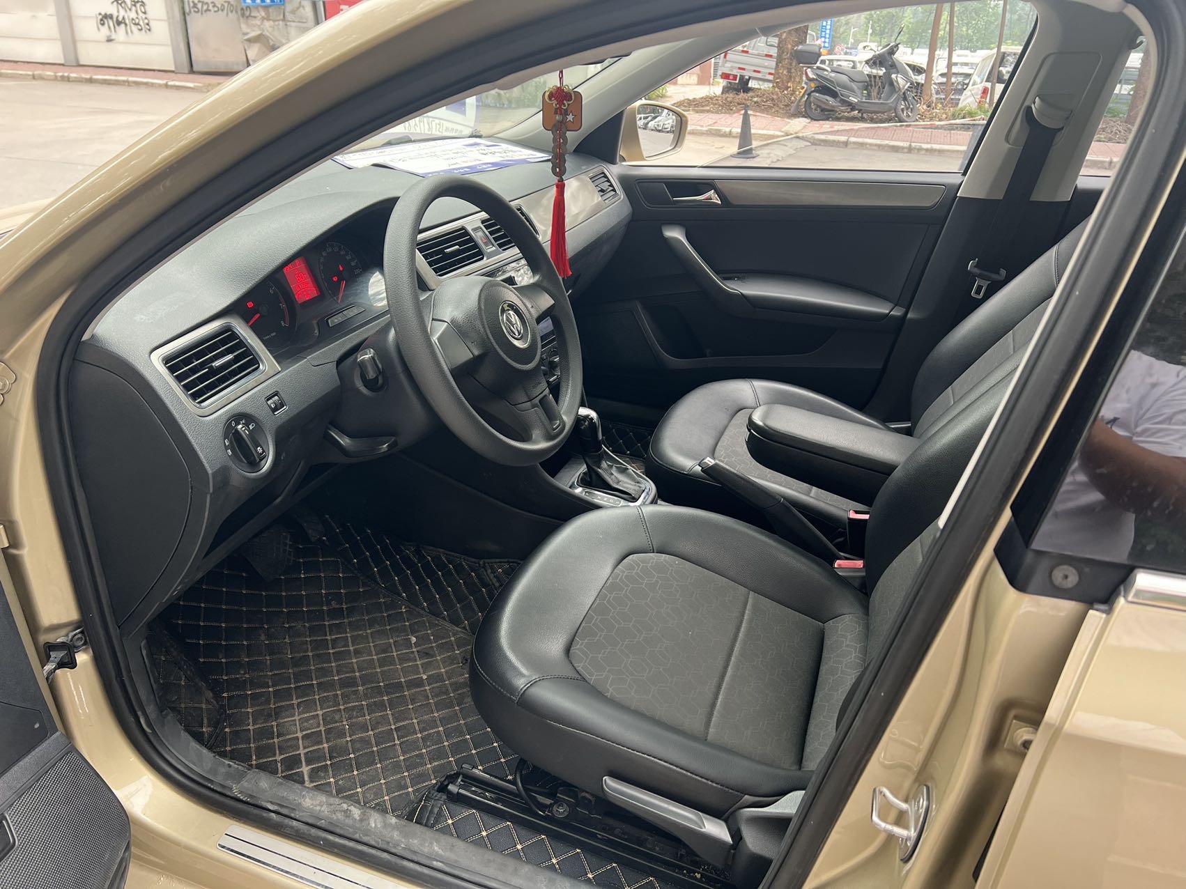 Volkswagen Santana 2015 car image #4