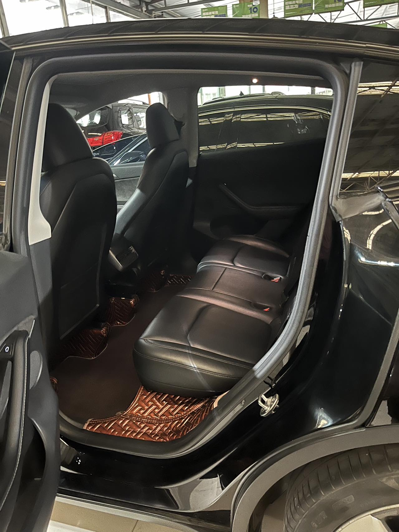 Tesla Model Y 2022 #5 Tesla Model Y 2022 car image #5