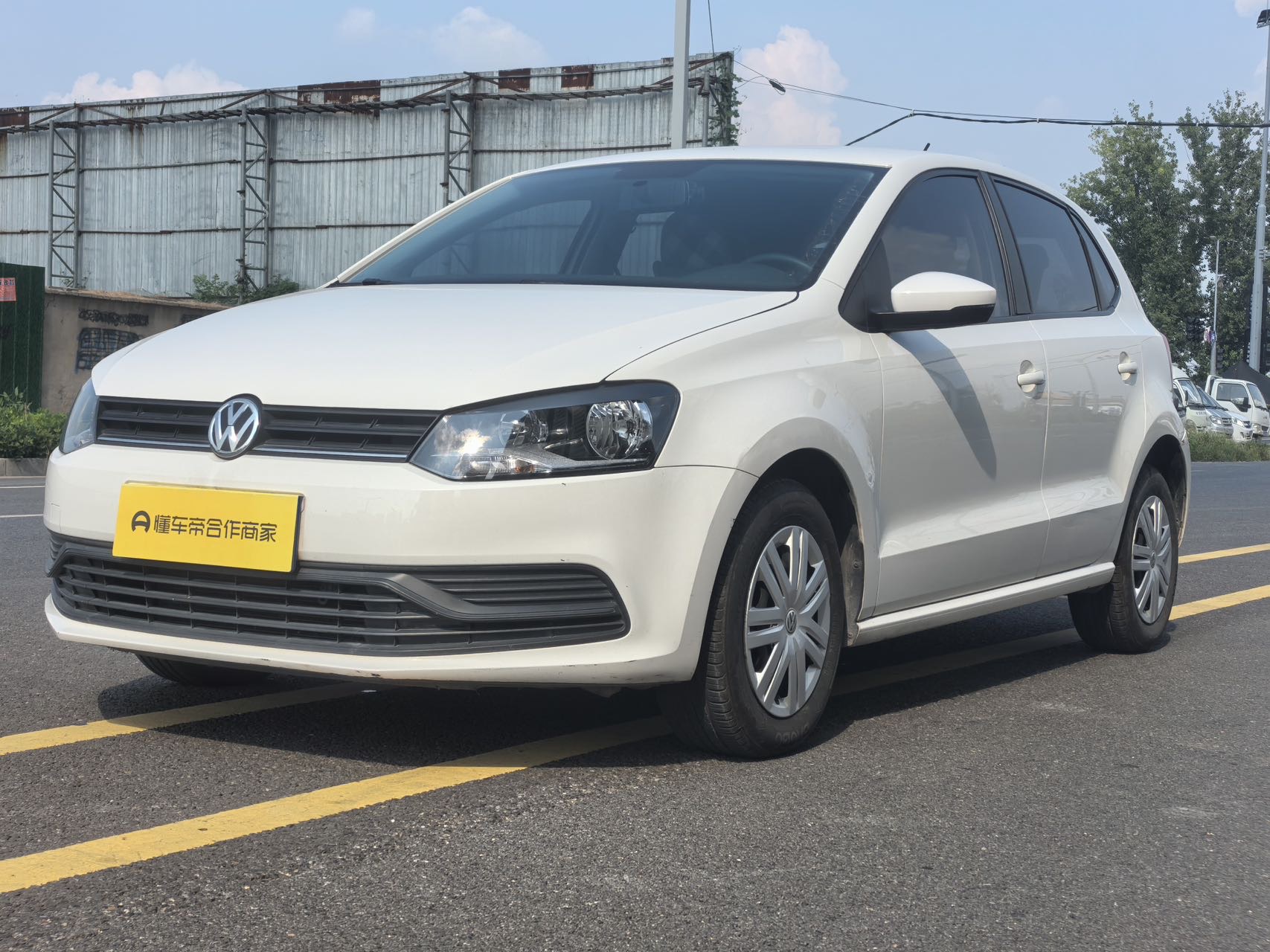 Volkswagen Polo 2016 Volkswagen Polo 2016 car image