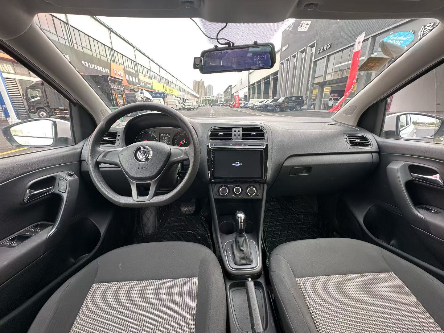 Volkswagen Polo 2019 car image #5