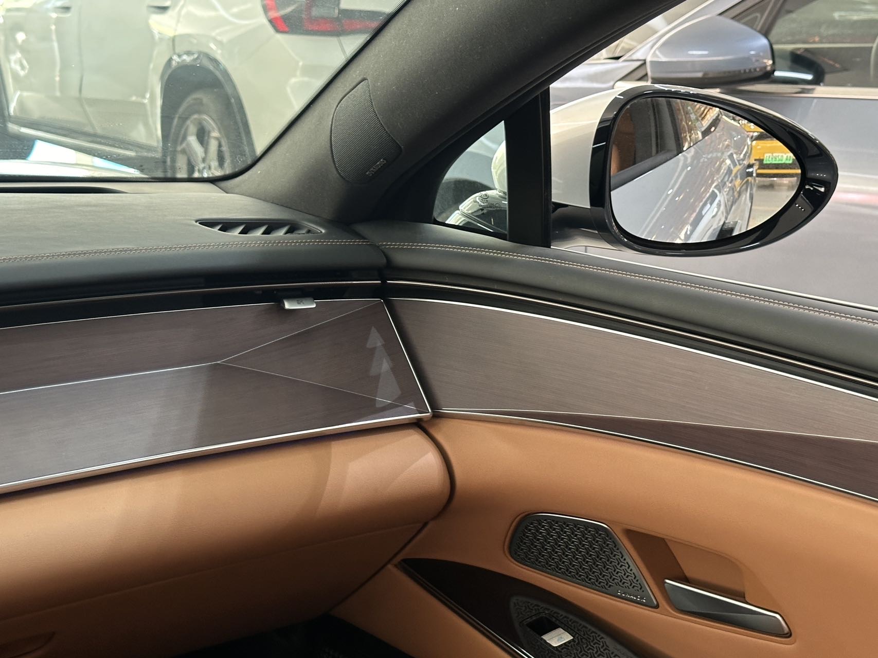 BYD HanL 2025 car image #10