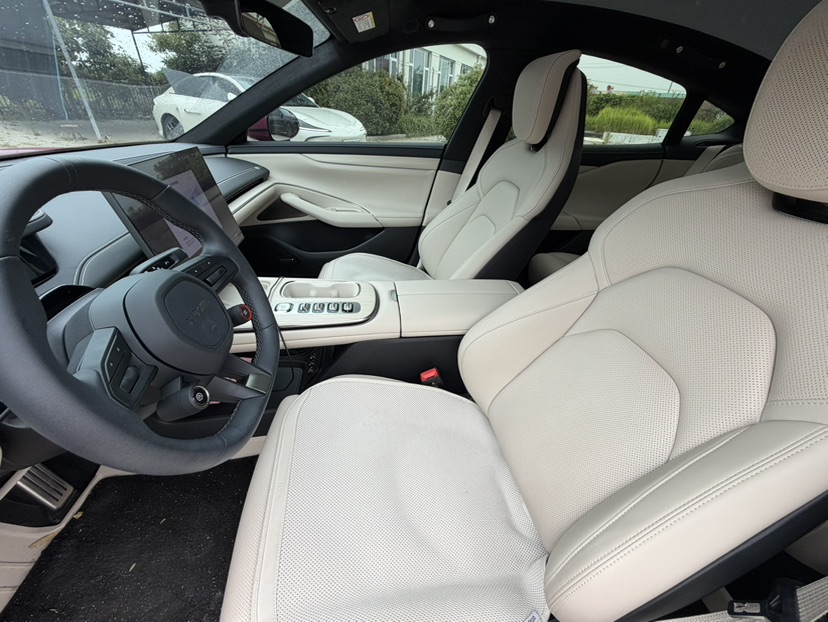 MI SU7 2026 immagine di auto #6