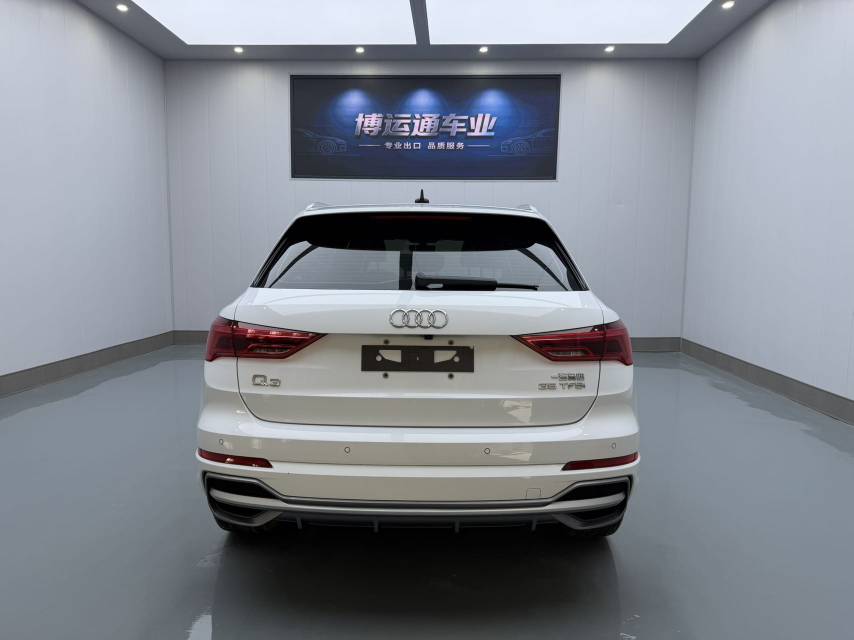 Audi Q3 2022 car image #5