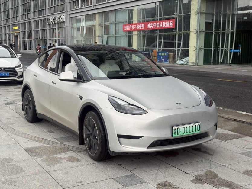 Tesla Model Y 2022 #2 Tesla Model Y 2022 car image #2