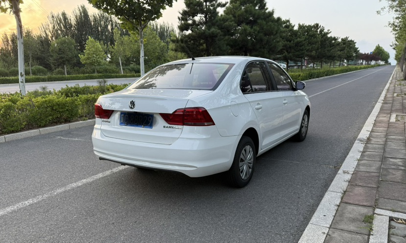 Volkswagen Santana 2018 car image #2