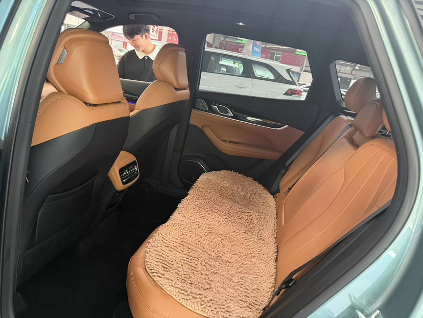 GEELY Boyue L 2025 car image #2