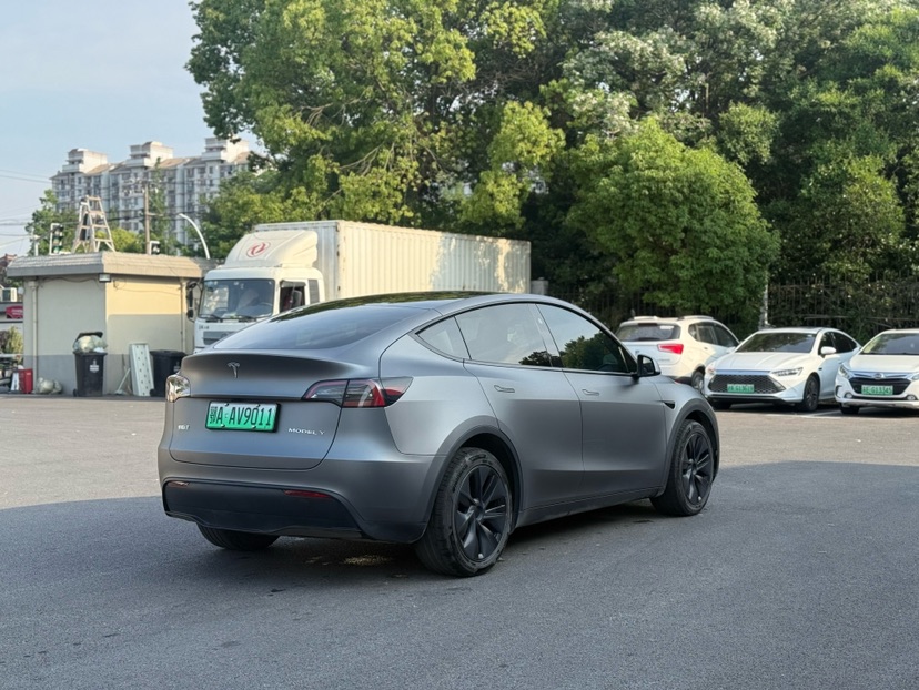 Tesla Model Y 2024 #7 Tesla Model Y 2024 car image #7