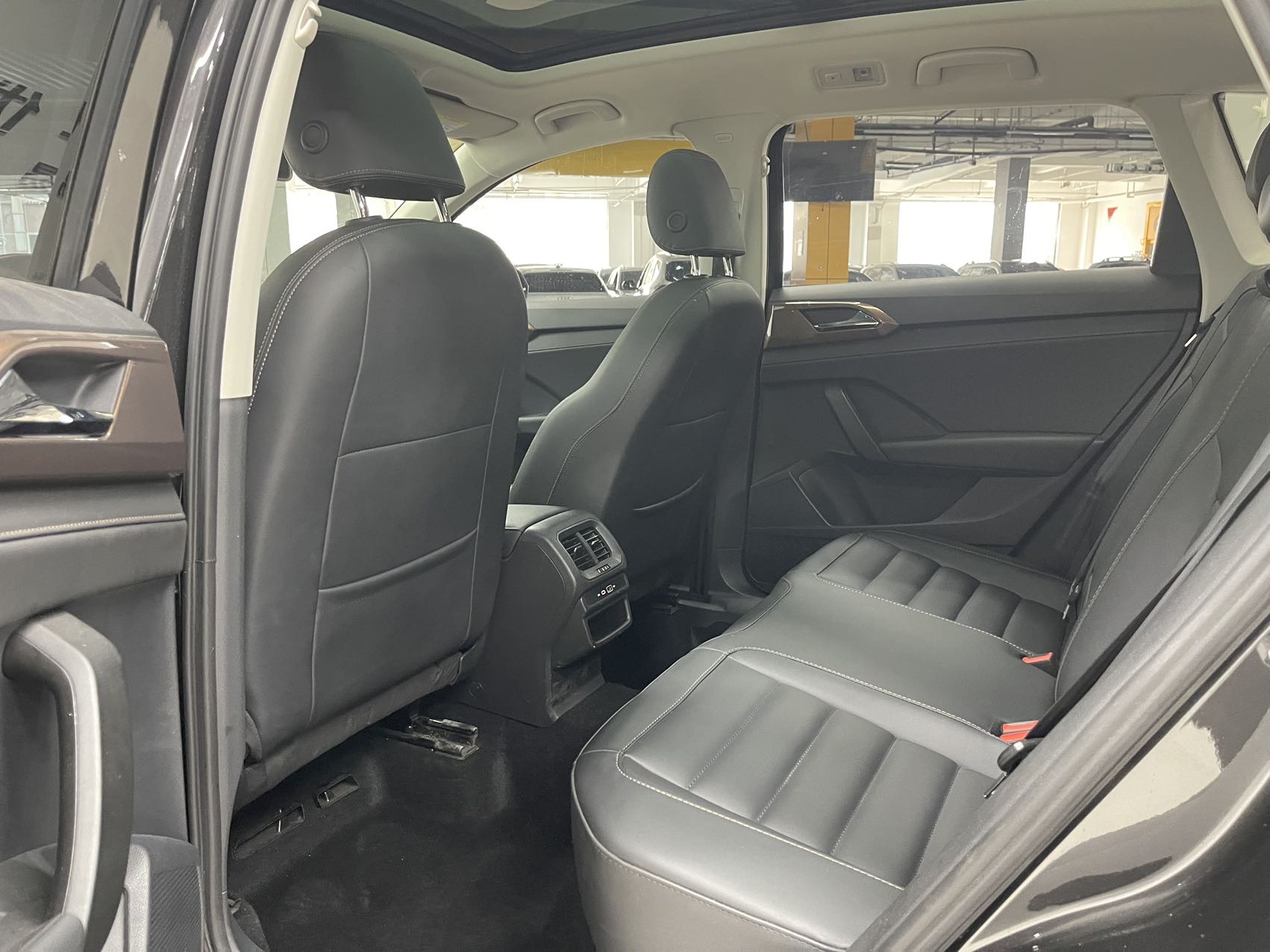 Volkswagen Tharu 2022 car image #11