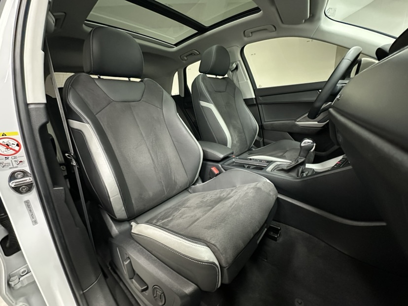 Audi Q3 2022 car image #9