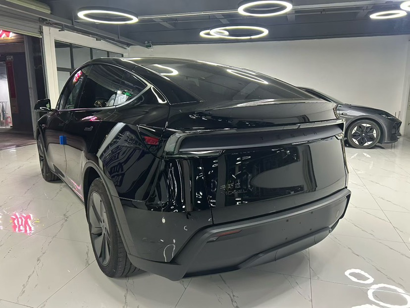 Tesla Model Y 2026 #9 Tesla Model Y 2026 car image #9