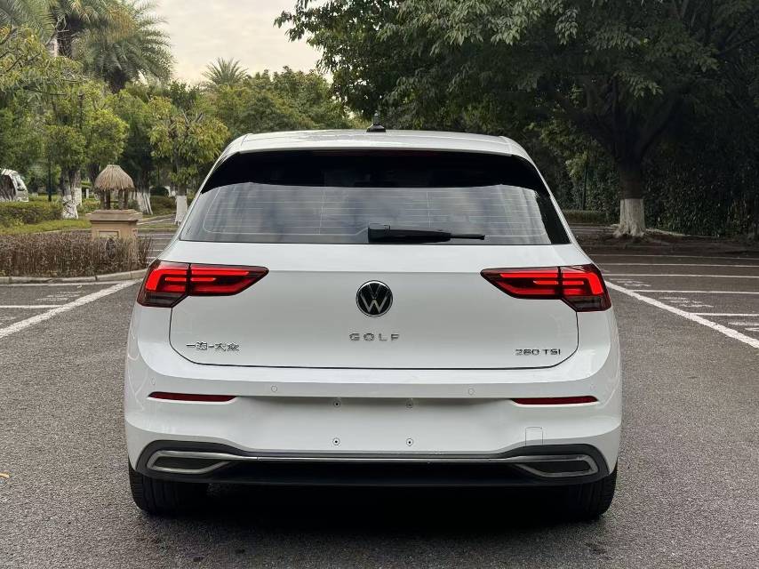 Volkswagen Golf 2024 car image #5
