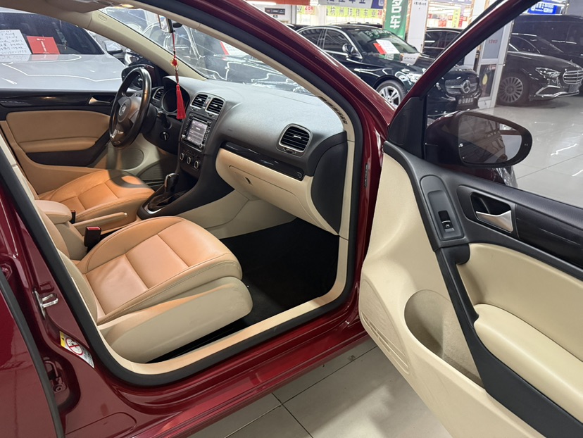 Volkswagen Golf 2013 car image #5
