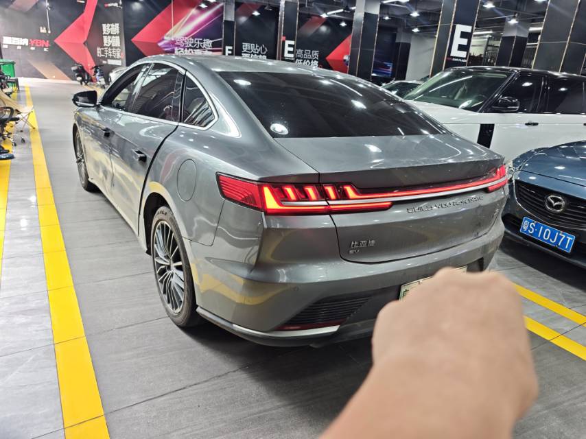 BYD Han 2022 car image #9