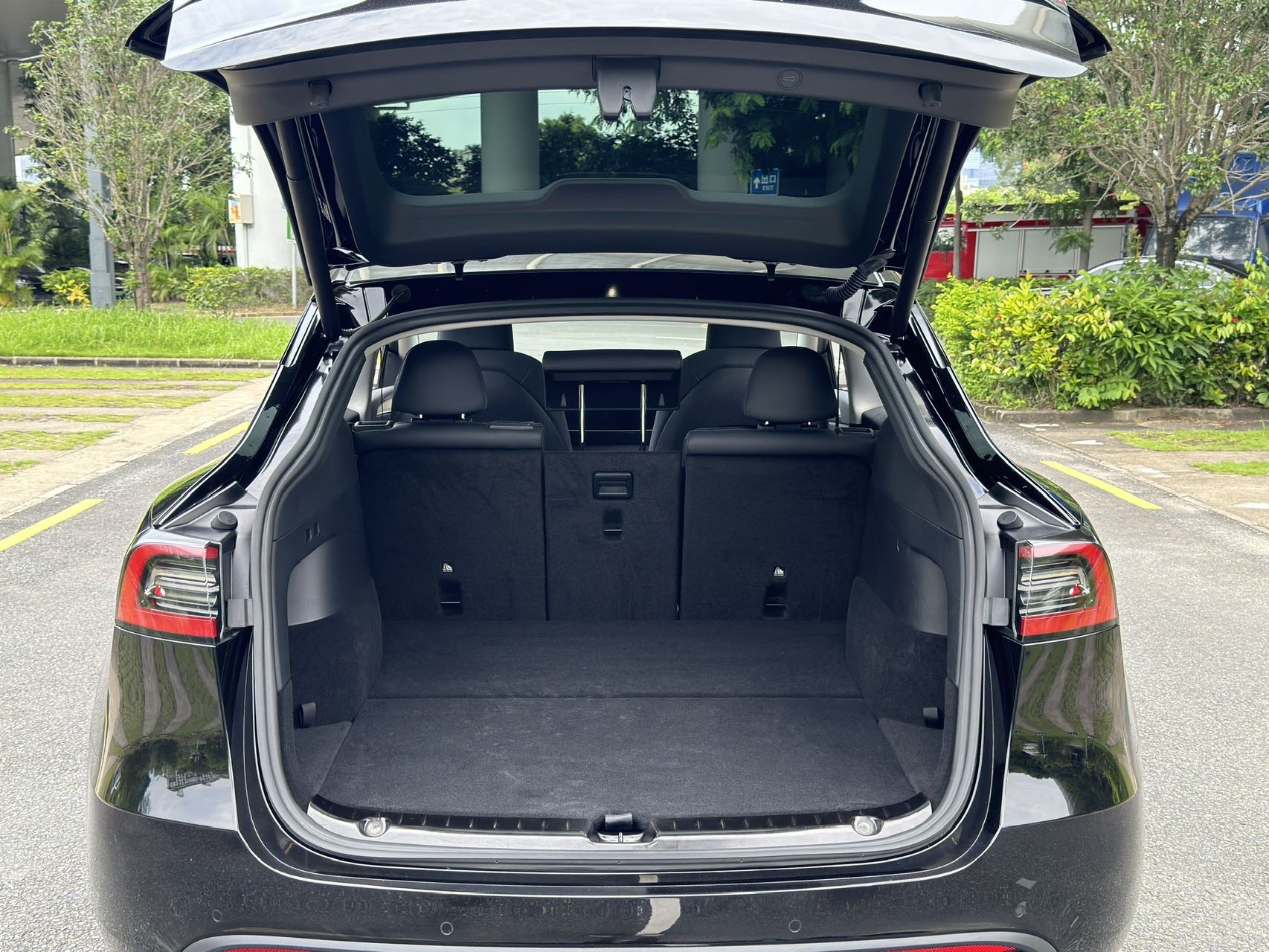 Tesla Model Y 2022 car image #5