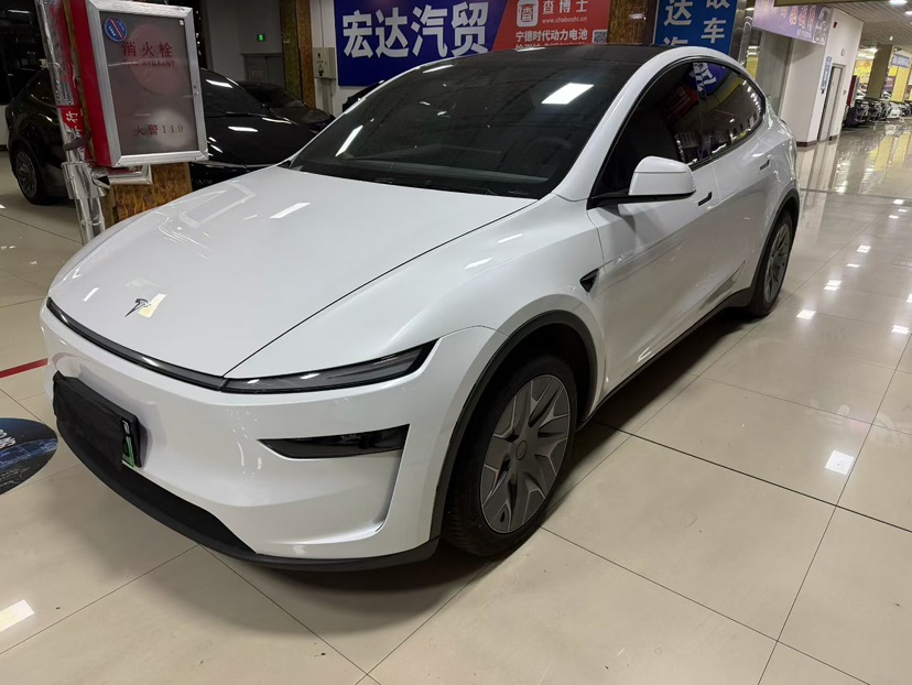Tesla Model Y L 2025 Tesla Model Y L 2025 car image