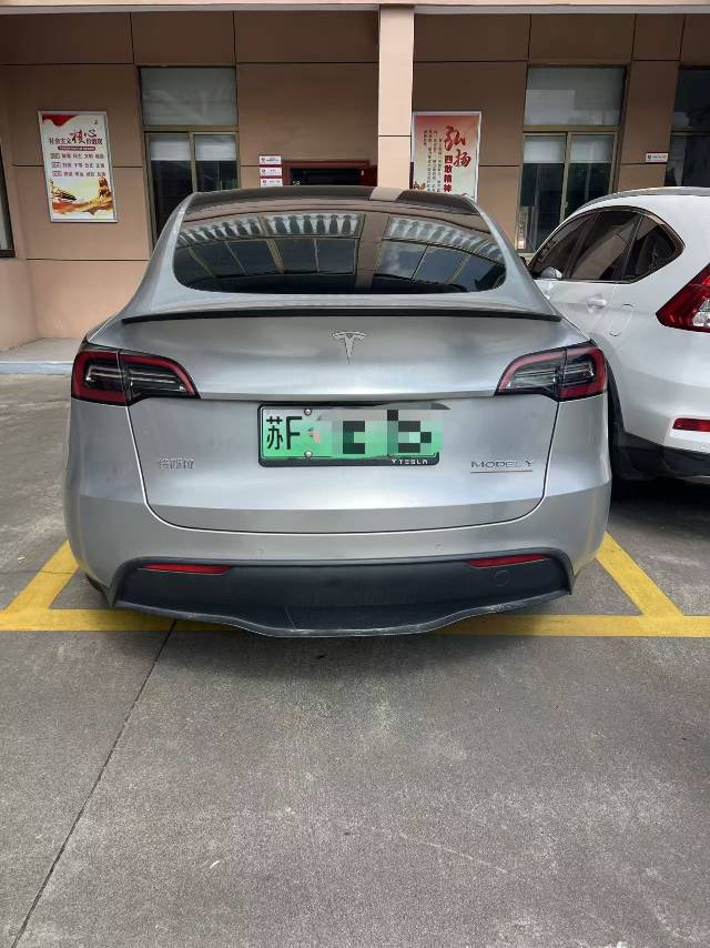 Tesla Model Y 2022 #3 Tesla Model Y 2022 car image #3