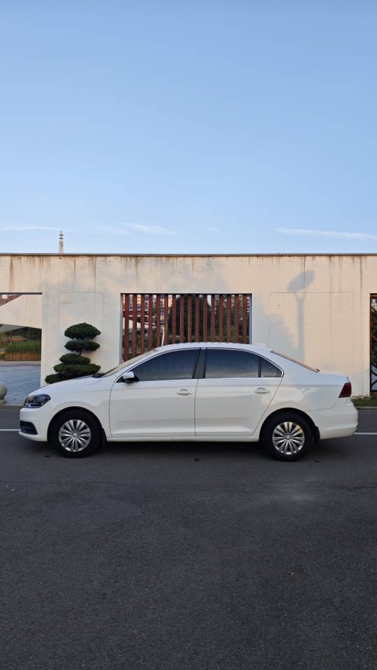 Volkswagen Santana 2022 car image #5