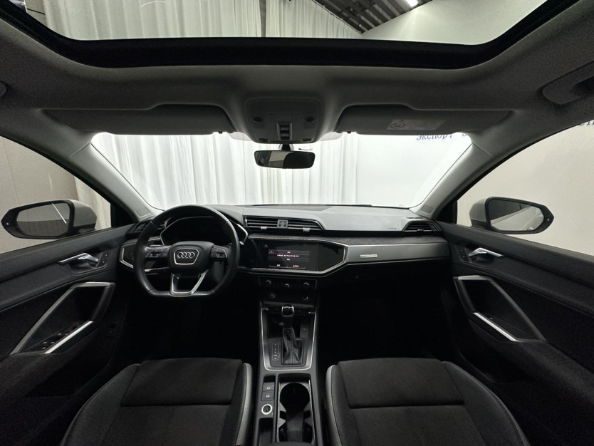 Audi Q3 2022 car image #9