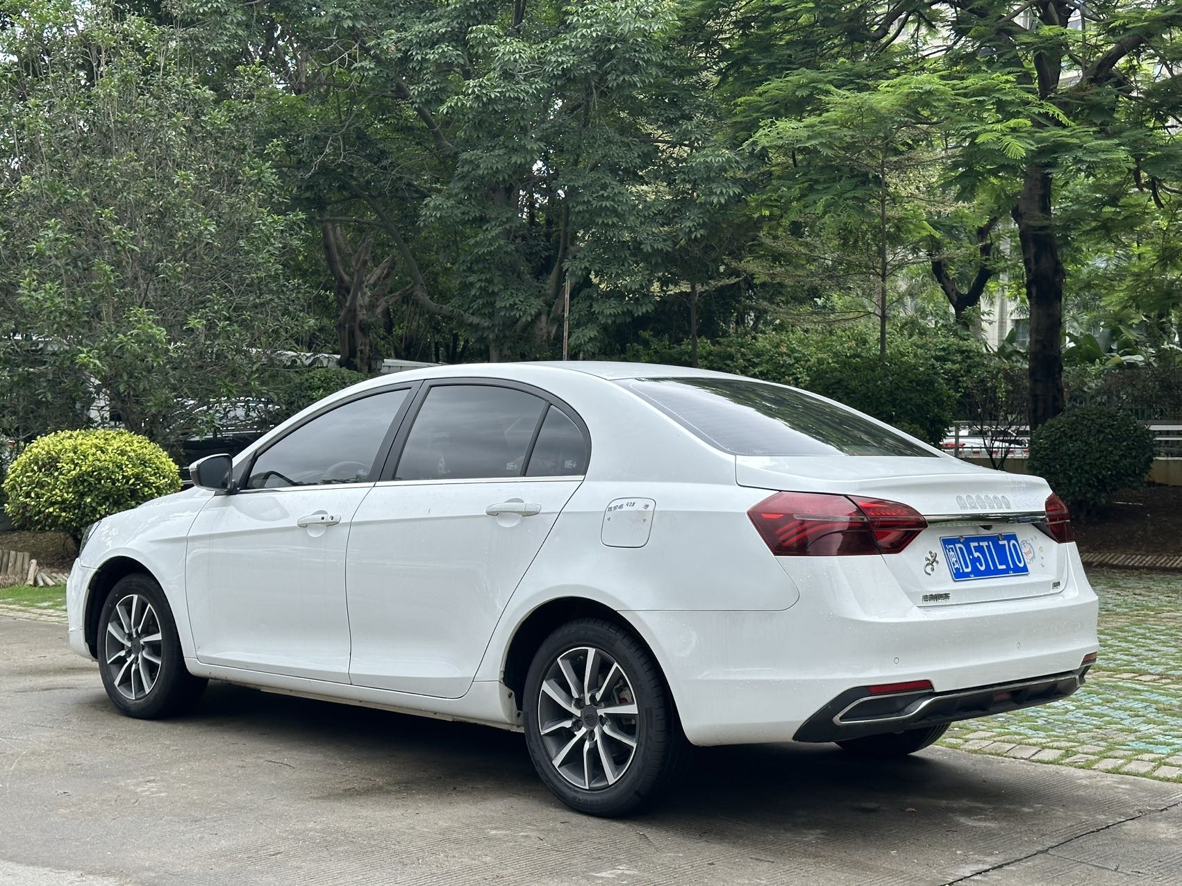 GEELY Emgrand 2019 #9 GEELY Emgrand 2019 car image #9