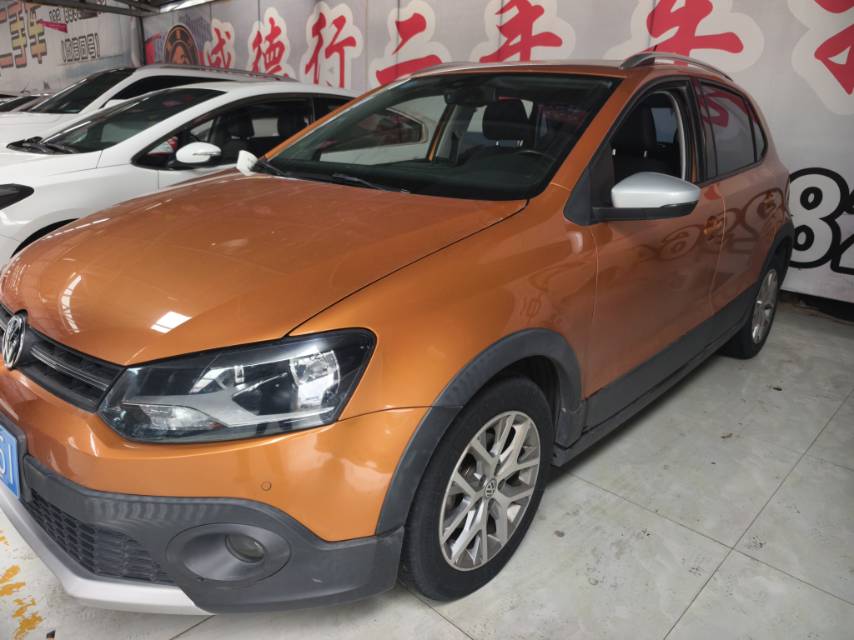 Volkswagen Polo 2015 Volkswagen Polo 2015 صورة سيارة