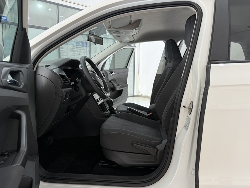 Volkswagen T-Cross 2022 car image #6