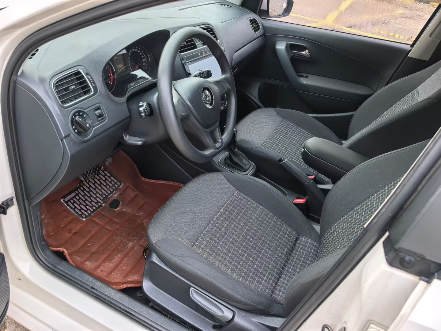 Volkswagen Polo 2015 #4 Volkswagen Polo 2015 car image #4