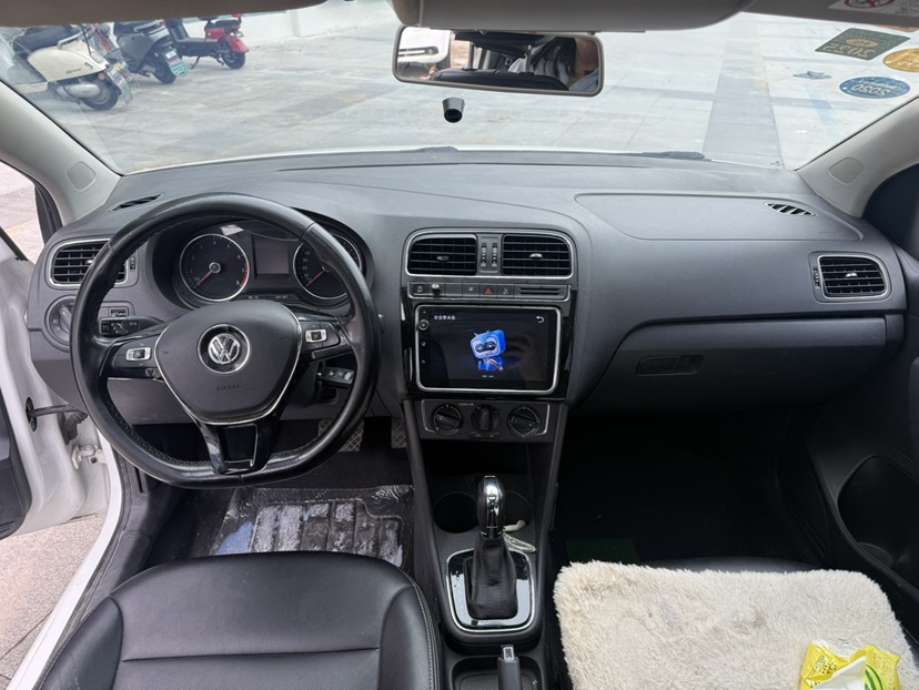 Volkswagen Polo 2019 car image #4