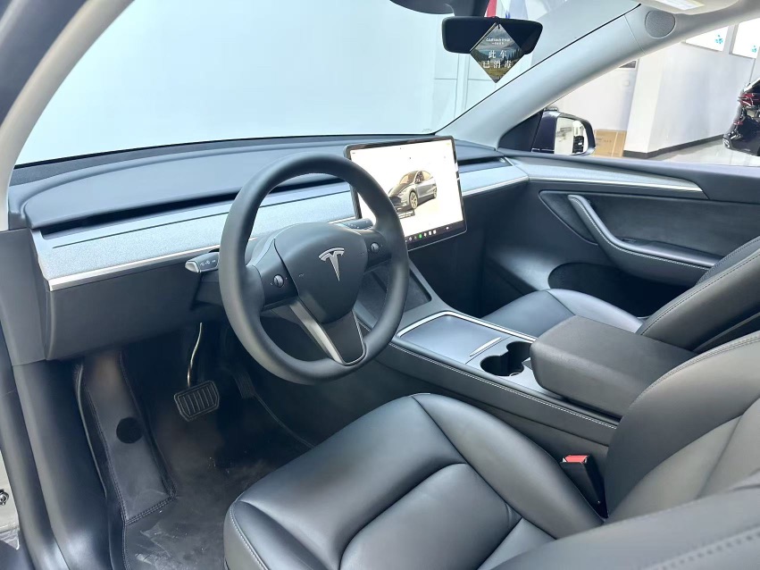 Tesla Model Y 2024 car image #8